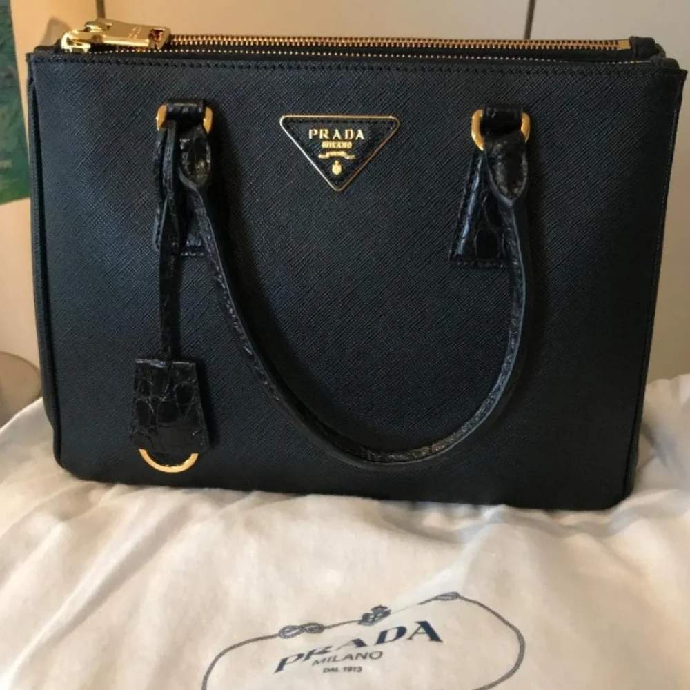 PRADA Crocodile Galleria Saffiano Leather Black Bag - Picture 4 of 17